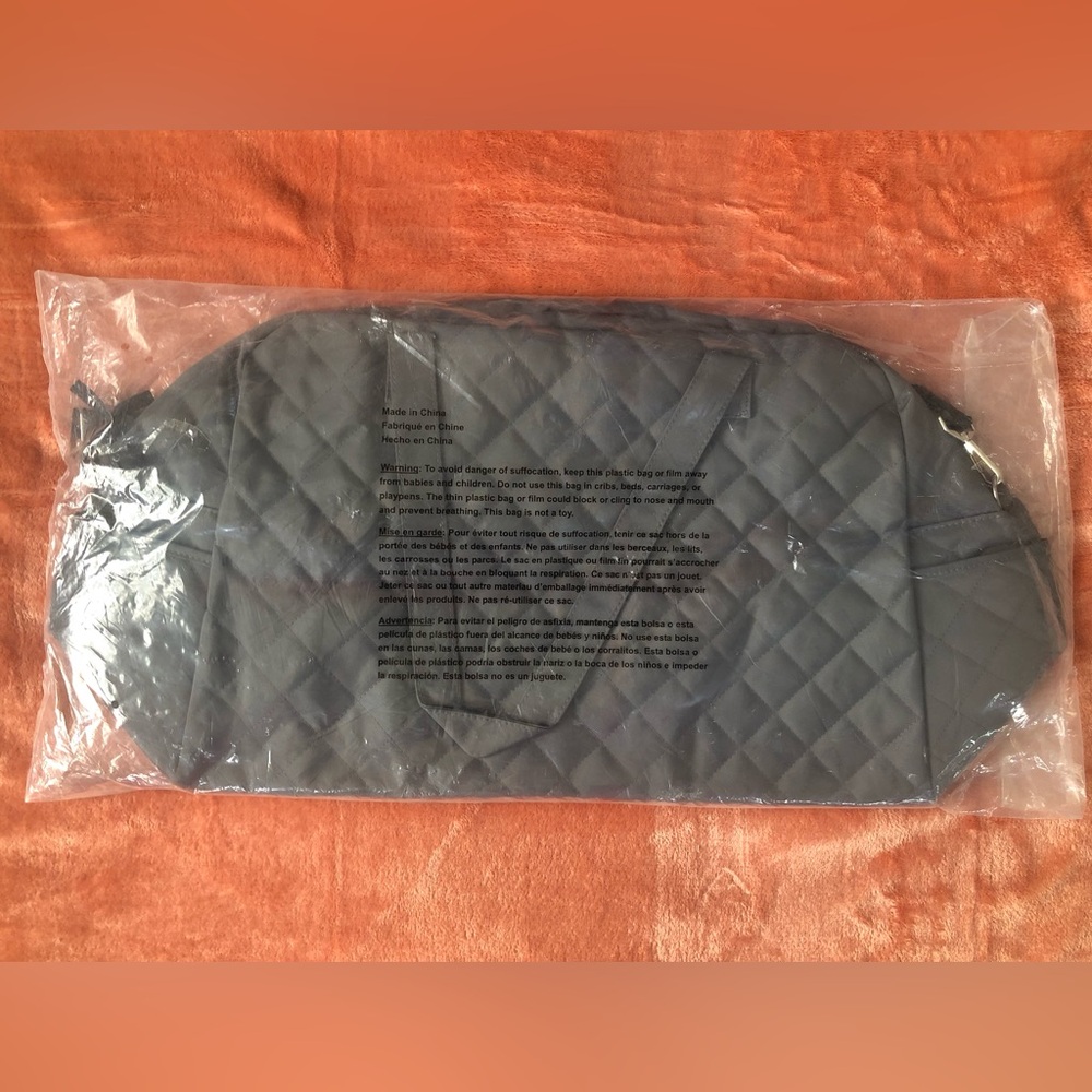 DSW Quilted Weekender Overnight Duffel Bag Grey Shoulder Strap Pocket NEW